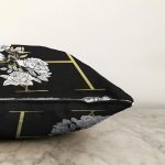 - Sonil-K9695-Gorsel3 - Realhomes Siyah Zemin Beyaz Gül Motifli Gold H Harfi Özel Tasarım Dijital Baskılı Raşel Kadife Yastık Kırlent Kılıfı Realhomes