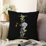 Siyah Zemin Beyaz Gül Motifli Gold I Harfi Özel Tasarım Dijital Baskılı Raşel Kadife Yastık Kırlent Kılıfı Realhomes