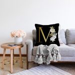 Siyah Zemin Beyaz Gül Motifli Gold M Harfi Özel Tasarım Dijital Baskılı Raşel Kadife Yastık Kırlent Kılıfı Realhomes