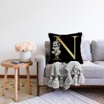 - Sonil-K9702-Gorsel2 - Realhomes  Siyah Zemin Beyaz Gül Motifli Gold N Harfi Özel Tasarım Dijital Baskılı Raşel Kadife Yastık Kırlent Kılıfı Realhomes