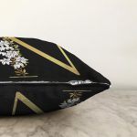 - Sonil-K9702-Gorsel3 - Realhomes  Siyah Zemin Beyaz Gül Motifli Gold N Harfi Özel Tasarım Dijital Baskılı Raşel Kadife Yastık Kırlent Kılıfı Realhomes