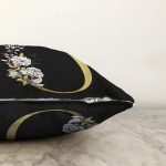 - Sonil-K9704-Gorsel3 - Realhomes Siyah Zemin Beyaz Gül Motifli Gold Ö Harfi Özel Tasarım Dijital Baskılı Raşel Kadife Yastık Kırlent Kılıfı Realhomes