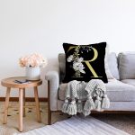 Siyah Zemin Beyaz Gül Motifli Gold R Harfi Özel Tasarım Dijital Baskılı Raşel Kadife Yastık Kırlent Kılıfı Realhomes