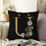 Siyah Zemin Beyaz Gül Motifli Gold Ü Harfi Özel Tasarım Dijital Baskılı Raşel Kadife Yastık Kırlent Kılıfı Realhomes