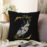 - Sonil-K9717-Gorsel1 - Realhomes Siyah Zemin Beyaz Gül Motifli Gold Z Harfi Özel Tasarım Dijital Baskılı Raşel Kadife Yastık Kırlent Kılıfı Realhomes