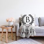 - Sonil-K9720-Gorsel2 - Realhomes Siyah Beyaz Çelenkli B Harfi Özel Tasarım Dijital Baskılı Raşel Kadife Yastık Kırlent Kılıfı Realhomes