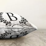 - Sonil-K9720-Gorsel3 - Realhomes Siyah Beyaz Çelenkli B Harfi Özel Tasarım Dijital Baskılı Raşel Kadife Yastık Kırlent Kılıfı Realhomes