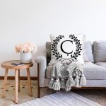 - Sonil-K9722-Gorsel2 - Realhomes Siyah Beyaz Çelenkli Ç Harfi Özel Tasarım Dijital Baskılı Raşel Kadife Yastık Kırlent Kılıfı Realhomes