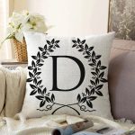 Siyah Beyaz Çelenkli D Harfi Özel Tasarım Dijital Baskılı Raşel Kadife Yastık Kırlent Kılıfı Realhomes