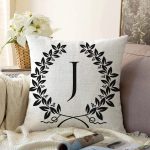 - Sonil-K9730-Gorsel1 - Realhomes Siyah Beyaz Çelenkli J Harfi Özel Tasarım Dijital Baskılı Raşel Kadife Yastık Kırlent Kılıfı Realhomes