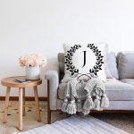 - Sonil-K9730-Gorsel2 - Realhomes Siyah Beyaz Çelenkli J Harfi Özel Tasarım Dijital Baskılı Raşel Kadife Yastık Kırlent Kılıfı Realhomes