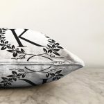 Siyah Beyaz Çelenkli K Harfi Özel Tasarım Dijital Baskılı Raşel Kadife Yastık Kırlent Kılıfı Realhomes