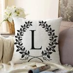 Siyah Beyaz Çelenkli L Harfi Özel Tasarım Dijital Baskılı Raşel Kadife Yastık Kırlent Kılıfı Realhomes