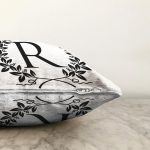 Siyah Beyaz Çelenkli R Harfi Özel Tasarım Dijital Baskılı Raşel Kadife Yastık Kırlent Kılıfı Realhomes