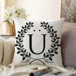 Siyah Beyaz Çelenkli Ü Harfi Özel Tasarım Dijital Baskılı Raşel Kadife Yastık Kırlent Kılıfı Realhomes