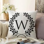 Siyah Beyaz Çelenkli W Harfi Özel Tasarım Dijital Baskılı Raşel Kadife Yastık Kırlent Kılıfı Realhomes