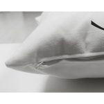 - Suet-K9449-Gorsel3 - Realhomes Beyaz Zemin Yaprak Motifli Siyah 5 Rakamı Özel Tasarım Modern Suet Yastık Kırlent Kılıfı Realhomes