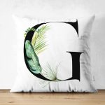 - Suet-K9461-Gorsel1 - Realhomes Beyaz Zemin Yaprak Motifli Siyah G Harfi Özel Tasarım Modern Suet Yastık Kırlent Kılıfı Realhomes