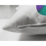 - Suet-K9502-Gorsel3 - Realhomes Beyaz Zemin Renkli F Harfli Özel Tasarım Modern Suet Yastık Kırlent Kılıfı Realhomes