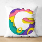 - Suet-K9503-Gorsel1 - Realhomes Beyaz Zemin Renkli G Harfli Özel Tasarım Modern Suet Yastık Kırlent Kılıfı Realhomes