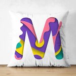 - Suet-K9510-Gorsel1 - Realhomes Beyaz Zemin Renkli M Harfli Özel Tasarım Modern Suet Yastık Kırlent Kılıfı Realhomes