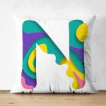 - Suet-K9511-Gorsel1 - Realhomes Beyaz Zemin Renkli N Harfli Özel Tasarım Modern Suet Yastık Kırlent Kılıfı Realhomes