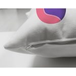 - Suet-K9511-Gorsel3 - Realhomes Beyaz Zemin Renkli N Harfli Özel Tasarım Modern Suet Yastık Kırlent Kılıfı Realhomes