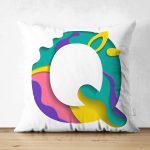 - Suet-K9515-Gorsel1 - Realhomes Beyaz Zemin Renkli Q Harfli Özel Tasarım Modern Suet Yastık Kırlent Kılıfı Realhomes