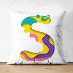 - Suet-K9517-Gorsel1 - Realhomes Beyaz Zemin Renkli S Harfli Özel Tasarım Modern Suet Yastık Kırlent Kılıfı Realhomes