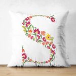 - Suet-K9549-Gorsel1 - Realhomes Beyaz Zemin Yaprak Temalı S Harfi Özel Tasarım Modern Suet Yastık Kırlent Kılıfı Realhomes