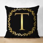 - Suet-K9582-Gorsel1 - Realhomes Siyah Zemin Gold Yaprak Çerçeveli T Harfi Özel Tasarım Modern Suet Yastık Kırlent Kılıfı Realhomes