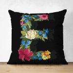 - Suet-K9596-Gorsel1 - Realhomes Siyah Zemin Renkli Gül Temalı E Harfi Özel Tasarım Modern Suet Yastık Kırlent Kılıfı Realhomes