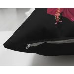 - Suet-K9596-Gorsel3 - Realhomes Siyah Zemin Renkli Gül Temalı E Harfi Özel Tasarım Modern Suet Yastık Kırlent Kılıfı Realhomes