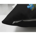 - Suet-K9604-Gorsel3 - Realhomes Siyah Zemin Renkli Gül Temalı L Harfi Özel Tasarım Modern Suet Yastık Kırlent Kılıfı Realhomes