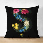 Siyah Zemin Renkli Gül Temalı Ş Harfi Özel Tasarım Modern Suet Yastık Kırlent Kılıfı Realhomes