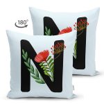 - Suet-K9638-Gorsel2 - Realhomes Mavi Zemin Çiçek Desenli Siyah N Harfi Özel Tasarım Modern Suet Yastık Kırlent Kılıfı Realhomes