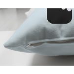 - Suet-K9643-Gorsel3 - Realhomes Mavi Zemin Çiçek Desenli Siyah R Harfi Özel Tasarım Modern Suet Yastık Kırlent Kılıfı Realhomes