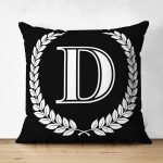 - Suet-K9659-Gorsel1 - Realhomes Siyah Beyaz Çelenkli D Harfi Özel Tasarım Modern Suet Yastık Kırlent Kılıfı Realhomes