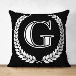 - Suet-K9662-Gorsel1 - Realhomes Siyah Beyaz Çelenkli G Harfi Özel Tasarım Modern Suet Yastık Kırlent Kılıfı Realhomes