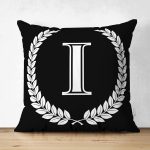 - Suet-K9665-Gorsel1 - Realhomes Siyah Beyaz Çelenkli I Harfi Özel Tasarım Modern Suet Yastık Kırlent Kılıfı Realhomes