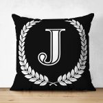 - Suet-K9666-Gorsel1 - Realhomes Siyah Beyaz Çelenkli J Harfi Özel Tasarım Modern Suet Yastık Kırlent Kılıfı Realhomes