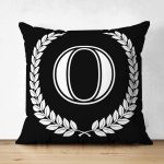 - Suet-K9671-Gorsel1 - Realhomes Siyah Beyaz Çelenkli O Harfi Özel Tasarım Modern Suet Yastık Kırlent Kılıfı Realhomes