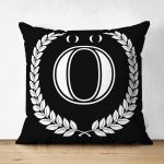 - Suet-K9672-Gorsel1 - Realhomes Siyah Beyaz Çelenkli Ö Harfi Özel Tasarım Modern Suet Yastık Kırlent Kılıfı Realhomes