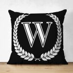 - Suet-K9682-Gorsel1 - Realhomes Siyah Beyaz Çelenkli W Harfi Özel Tasarım Modern Suet Yastık Kırlent Kılıfı Realhomes