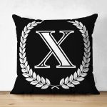 - Suet-K9683-Gorsel1 - Realhomes Siyah Beyaz Çelenkli X Harfi Özel Tasarım Modern Suet Yastık Kırlent Kılıfı Realhomes