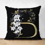 - Suet-K9688-Gorsel1 - Realhomes Siyah Zemin Beyaz Gül Motifli Gold B Harfi Özel Tasarım Modern Suet Yastık Kırlent Kılıfı Realhomes
