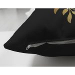 - Suet-K9694-Gorsel3 - Realhomes Siyah Zemin Beyaz Gül Motifli Gold G Harfi Özel Tasarım Modern Suet Yastık Kırlent Kılıfı Realhomes