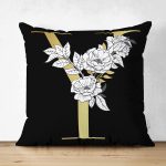 - Suet-K9716-Gorsel1 - Realhomes Siyah Zemin Beyaz Gül Motifli Gold Y Harfi Özel Tasarım Modern Suet Yastık Kırlent Kılıfı Realhomes