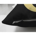 - Suet-K9718-Gorsel3 - Realhomes Siyah Zemin Beyaz Gül Motifli Gold & Harfi Özel Tasarım Modern Suet Yastık Kırlent Kılıfı Realhomes