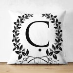 Siyah Beyaz Çelenkli Ç Harfi Özel Tasarım Modern Suet Yastık Kırlent Kılıfı Realhomes